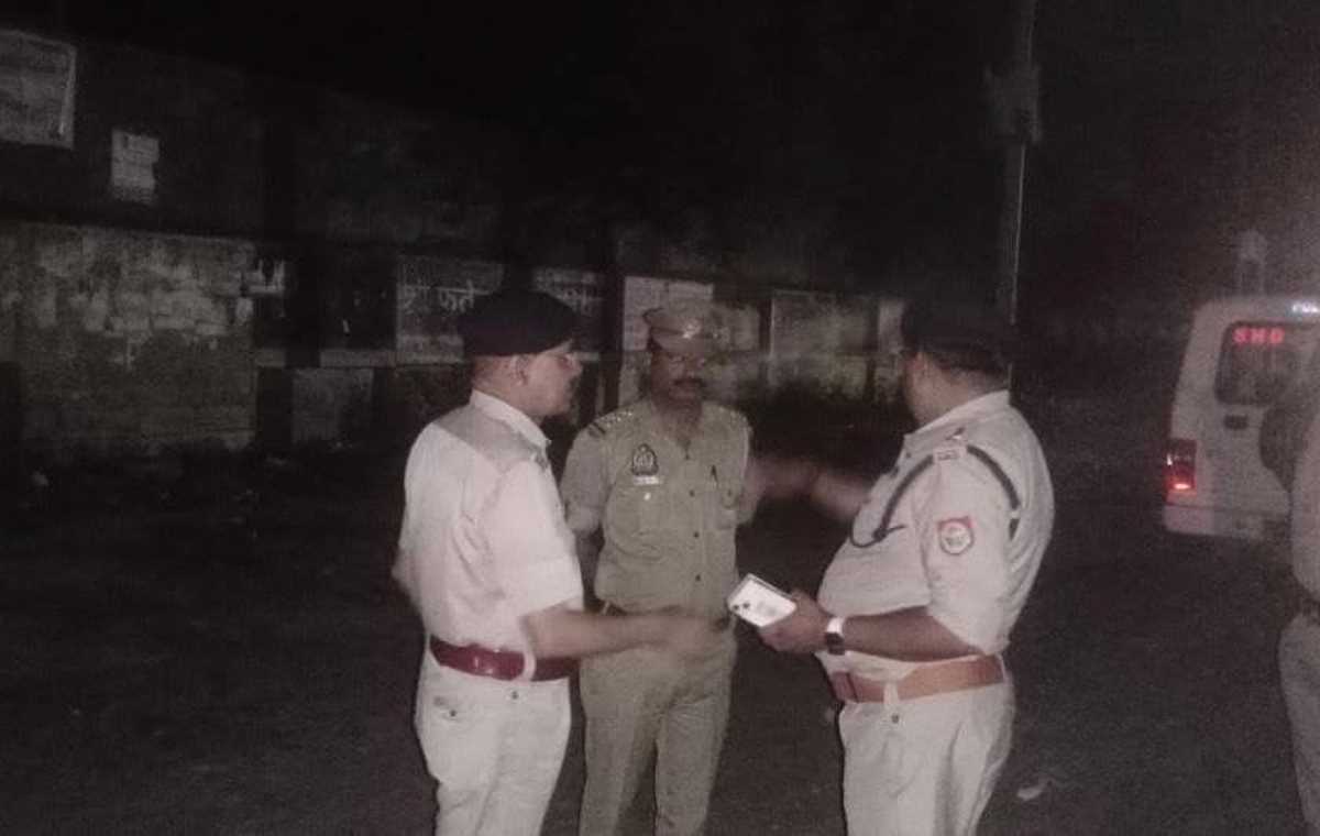 पुलिस अधिकारियों ने नगर निकाय मतदान केन्द्रों का किया निरीक्षण